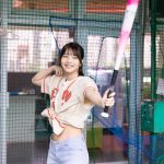 黒嵜菜々子（Peel the Apple）、バッティングセンターで真剣勝負！本気の水着姿で野球三昧