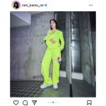 のん、蛍光イエローのスーツ衣装に反響ぞくぞく！