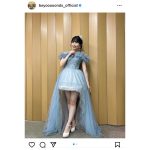 BEYOOOOONDS・西田汐里、美脚見せドレス衣装のオフショットを公開