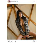 似鳥沙也加、シャツの隙間からのぞかせた無防備バストにファン悩殺