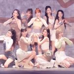 NiziU、初のスタジアムライブをサプライズ発表！美脚ファッションで東京4daysを沸かす