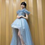 BEYOOOOONDS・西田汐里、美脚見せドレス衣装のオフショットを公開