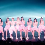 NiziU、初のスタジアムライブをサプライズ発表！美脚ファッションで東京4daysを沸かす