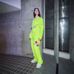 のん、蛍光イエローのスーツ衣装姿に称賛の声<J-WAVE INSPIRE TOKYO 2023>