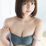 元ベイビーレイズJAPAN・高見奈央（なおすけ）、お部屋でまったり無防備バストで誘惑