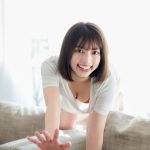 元ベイビーレイズJAPAN・高見奈央（なおすけ）、お部屋でまったり無防備バストで誘惑