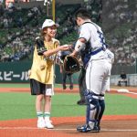 【写真特集】辻希美が始球式でワンバン投球！から揚げユニフォームでベルーナドームに登場＜埼玉西武ライオンズ＞