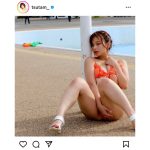 和地つかさ、安心できないビキニ姿でM字開脚！