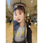 Girls2・山口綺羅、表参道で展開中の『IDOLS』広告と記念撮影！「IDOLSのメンバーがいっぱいいます！」