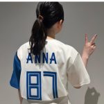 山田杏奈、キツネ耳付きユニフォームで始球式に登場！