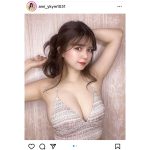 横山あみ、新作ビキニでホクロ付きバストを大胆披露