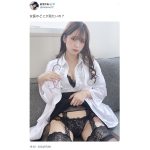 紅羽りお、白衣の中はレースがセクシーな黒いガーター姿にファン悶絶！