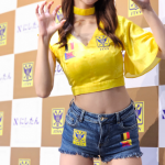 【動画】あのん、美脚アピールのデニムショートパンツで登場！2代目シントトロイデンガールズ就任