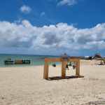 沖縄ビーチでCORONA SUNSETS FESTIVAL 2023、４年ぶり開催で絶景のフォトスポット！