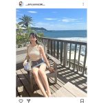 山崎あみ、シンプル夏コーデで生脚を披露!「見えそうで見えない」パンチラショット公開！