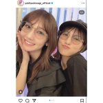 AKB48・柏木由紀、 先輩・宮澤佐江に甘えるメガネ2ショットが尊い！