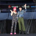 中島健人・仲里依紗が大興奮！映画『トランスフォーマー／ビースト覚醒』等身大オプティマスプライム、オプティマスプライマル、新宿・歌舞伎町シネシティ広場で覚醒！