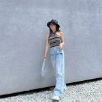 新山千春、日焼けしたほっそり美腕＆美しいデコルテ際立つニットトップス＆デニムの『へそ出し』コーデ姿披露「楽しんだ証ということで」