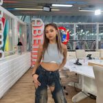 ゆきぽよ、デニムと肩出しコーデで小麦色の肌をチラ見せ！「コーデ可愛すぎ！」とファン歓喜