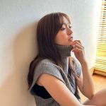 鈴木愛理、可愛すぎるタートルネック衣装を披露！「セクシーすぎ」とファン悩殺