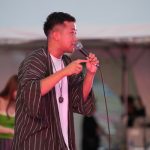 瑛人、『香水』を神宮外苑花火大会にて熱唱！「その口笛すごく上手いね！」と観客を楽しませる〈2023 神宮外苑花火大会〉