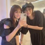 AKB48・柏木由紀、 先輩・宮澤佐江に甘えるメガネ2ショットが尊い！