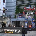 中島健人・仲里依紗が大興奮！映画『トランスフォーマー／ビースト覚醒』等身大オプティマスプライム、オプティマスプライマル、新宿・歌舞伎町シネシティ広場で覚醒！
