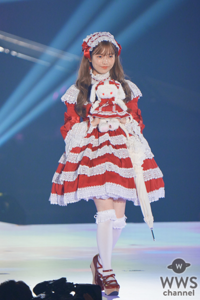 島崎遥香、えぐい可愛いロリータで参戦！魅惑の首かしげポーズで狙い撃ち！＜KANSAI COLLECTION 2023 A/W＞
