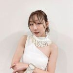 須田亜香里、セクシーな真っ白ドレスで美脚をチラリ「色気半端ないです」「女王様」とファン歓喜