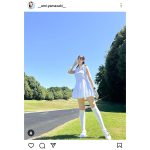 山崎あみ、純白ゴルフウェアでファンを悩殺!スラリとのびた美太ももにファン歓喜