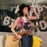 のん、『ポケモン』キャラクターに囲まれたお誕生日会SHOTを満足気に披露「みんなからもらったプレゼントを身につけた最後の写真、うまく全てが噛み合ってます」ファンから「可愛すぎ！」「おめでと～」「バースデーケーキ凄い」「リアルハルちゃんだっ」の声