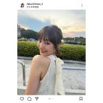 ミス立教 No.2 山本莉子さん、白のノースリーブワンピで二の腕ちらりな『見返り美人』ショットを公開「素敵な笑顔＆コーディネート。」「妖精」と歓喜の声