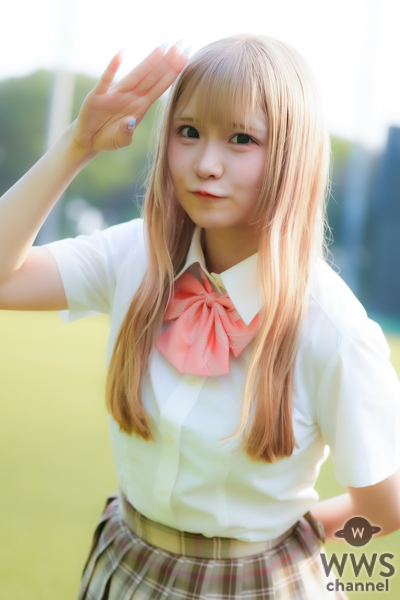 謎の金髪美少女、NEÖN_・小雨に視線が釘付け！＜真夏の制服撮影イベント『学園天国』in 駒沢球場＞