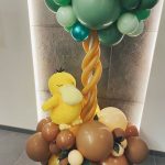 のん、『ポケモン』キャラクターに囲まれたお誕生日会SHOTを満足気に披露「みんなからもらったプレゼントを身につけた最後の写真、うまく全てが噛み合ってます」ファンから「可愛すぎ！」「おめでと～」「バースデーケーキ凄い」「リアルハルちゃんだっ」の声