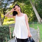 のん、美脚＆美腕際立つ膝上ミニスカ×キャミの夏コーデで笑顔SHOT