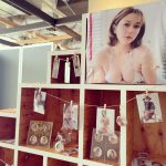 村重杏奈が、バースデイ ファンミーティングを開催！『びびぐら』村重杏奈グッズオンラインくじ用に用意した商品を見て、「（エッチすぎるあまり）これ大丈夫です か??」と発言も。