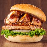 『一番採り生どんこ』の椎茸バーガーが、史上初登場!ゴロっと食感がフレッシュネス流！和洋の秋食材贅沢バーガー2種新発売！