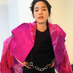 のん、ショートヘア×ブラック＆ピンクコーデで撮影に挑む姿に歓喜の声