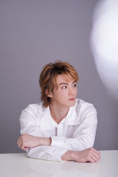 寺西優真、巨匠・山岸伸、さいとうあやことコラボ！ワーナーミュージック・ジャパン移籍第一弾シングルの撮影でスリーショットを公開