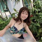 佐藤かれん、ハイウェストビキニ着こなし夏満喫