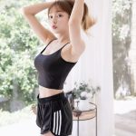 台湾の人気チアリーダー・リン・シャン、タンクトップ姿で透明美ボディ披露