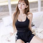 台湾の人気チアリーダー・リン・シャン、タンクトップ姿で透明美ボディ披露