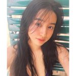 Koki, 、紫ビキニ姿で魅せるオトナな眼差し