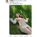 小池里奈、タイトなミニワンピで露わな太ももで釘付けに！
