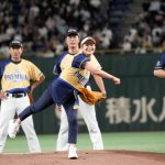 宮里藍さん、堂々としたフォームでワンバン投球！「サントリードリームマッチ2023」始球式に登場