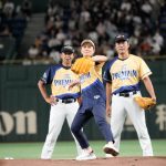 宮里藍さん、堂々としたフォームでワンバン投球！「サントリードリームマッチ2023」始球式に登場