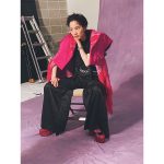 のん、ショートヘア×ブラック＆ピンクコーデで撮影に挑む姿に歓喜の声