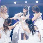 小倉唯、デビュー10周年イヤーを締めくくるアニバーサリーライブに観客熱狂