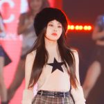 SHEON、魅惑の唇タッチ！最強クールビューティー降臨！＜KANSAI COLLECTION 2023 A/W＞