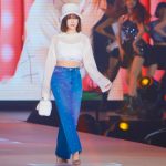 SIYOON、腰位置高すぎ！ほっそり華奢ウエストを堂々アピール＜KANSAI COLLECTION 2023 A/W＞